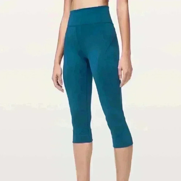 Lululemon In Movement Crop
*Everlux 19"
Deep Marine Sz 8 like new! - Picture 1 of 11